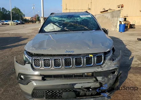 2024 Jeep Compass Latitude z USA, uszkodzony, nr VIN 3C4NJDBN1RT576943